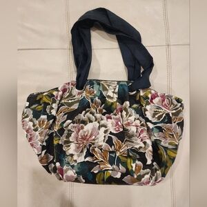 Accessorize tote bag